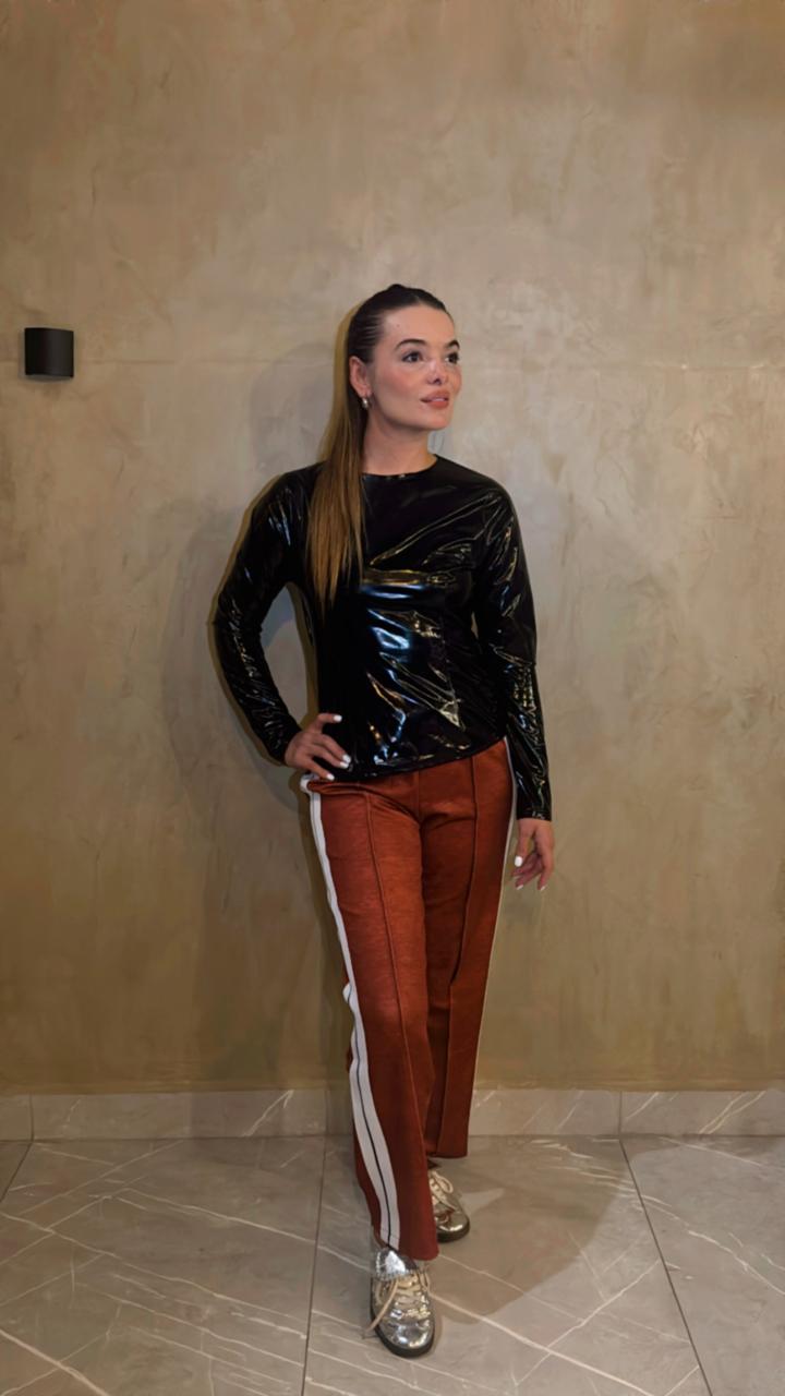 Blusa Cuero Negra Hyfve